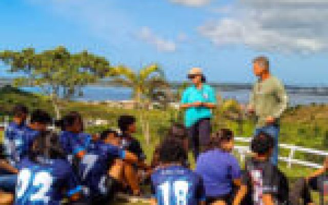 Trilha educativa no Monte Celeste promove aprendizado ambiental na prática para alunos da rede municipal 