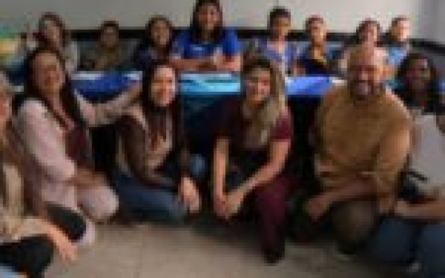 Alunos da Escola Mz. Elízio da Costa Moreira lançam livro produzido com tecnologia e inteligência artificial