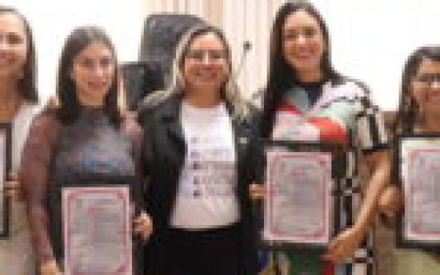 Secretárias aldeenses recebem moção de aplausos na Câmara Municipal