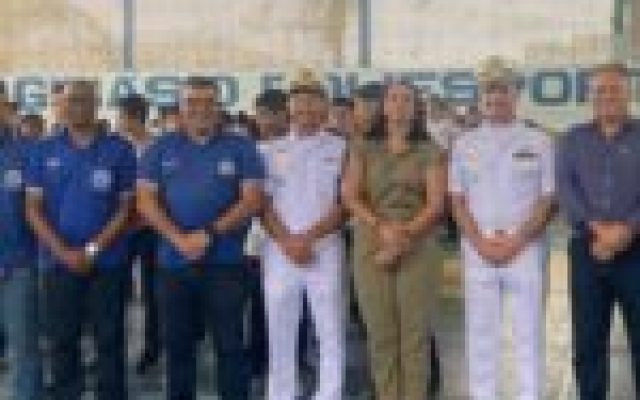 Escola Cívico-militar de São Pedro da Aldeia recebe visita de Comandantes da Marinha do Brasil